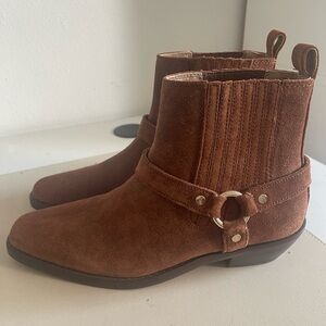 Madewell: The Santiago Western ankle boot suede